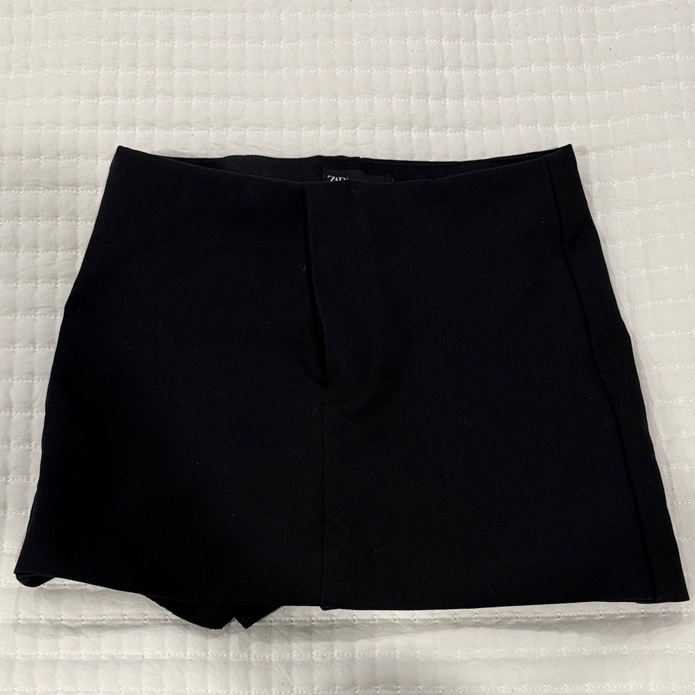 Zara Women's Black Skort